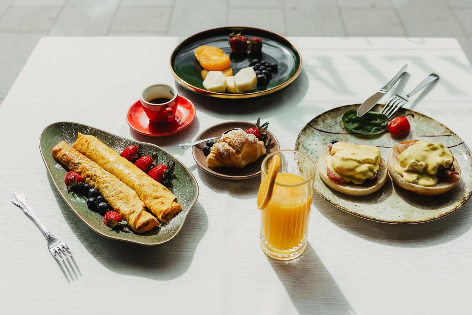 Hotel Platinia クルージュ＝ナポカ エクステリア 写真 Breakfast at the Hotel