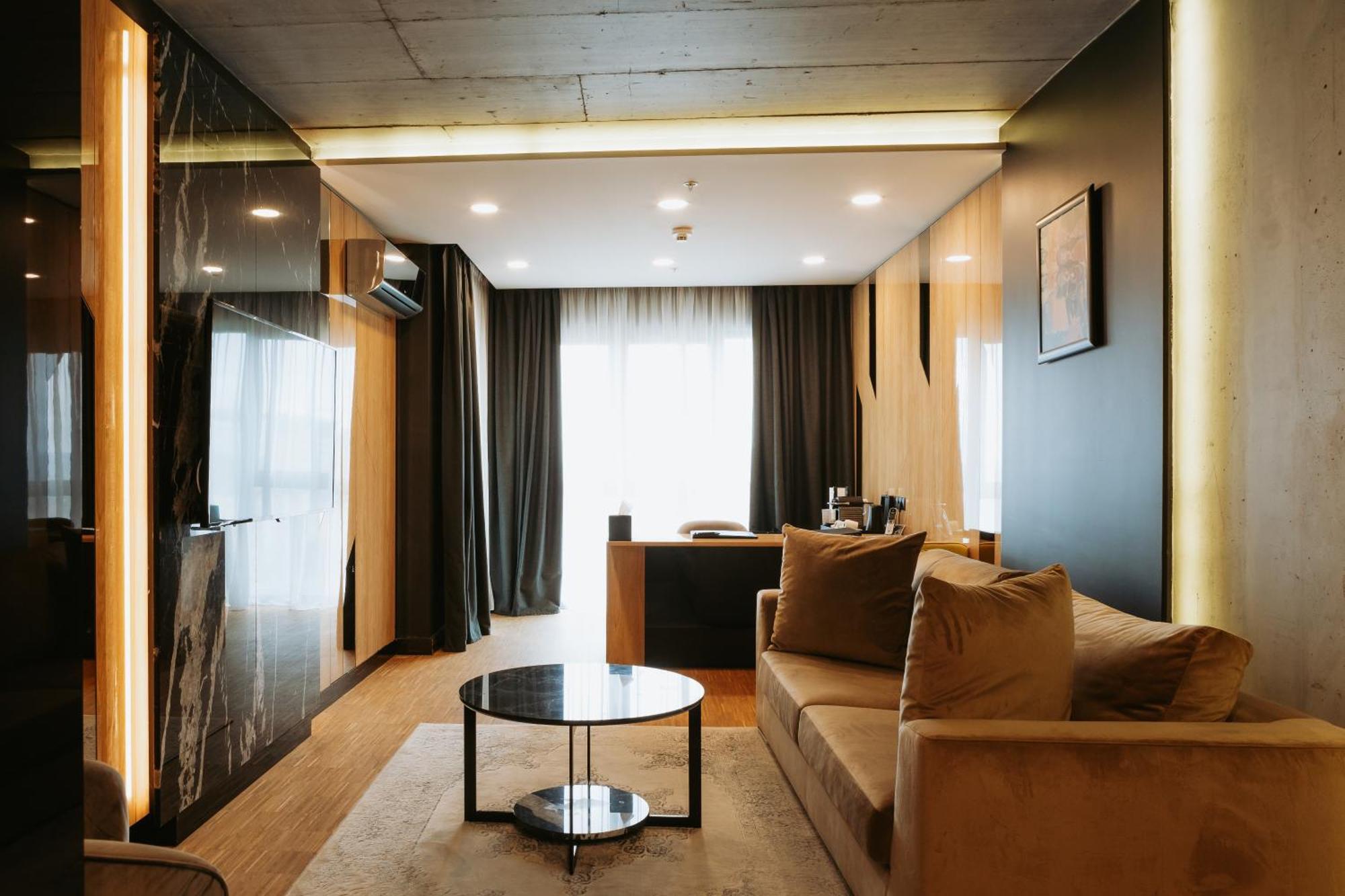 Hotel Platinia クルージュ＝ナポカ エクステリア 写真 A suite at the hotel