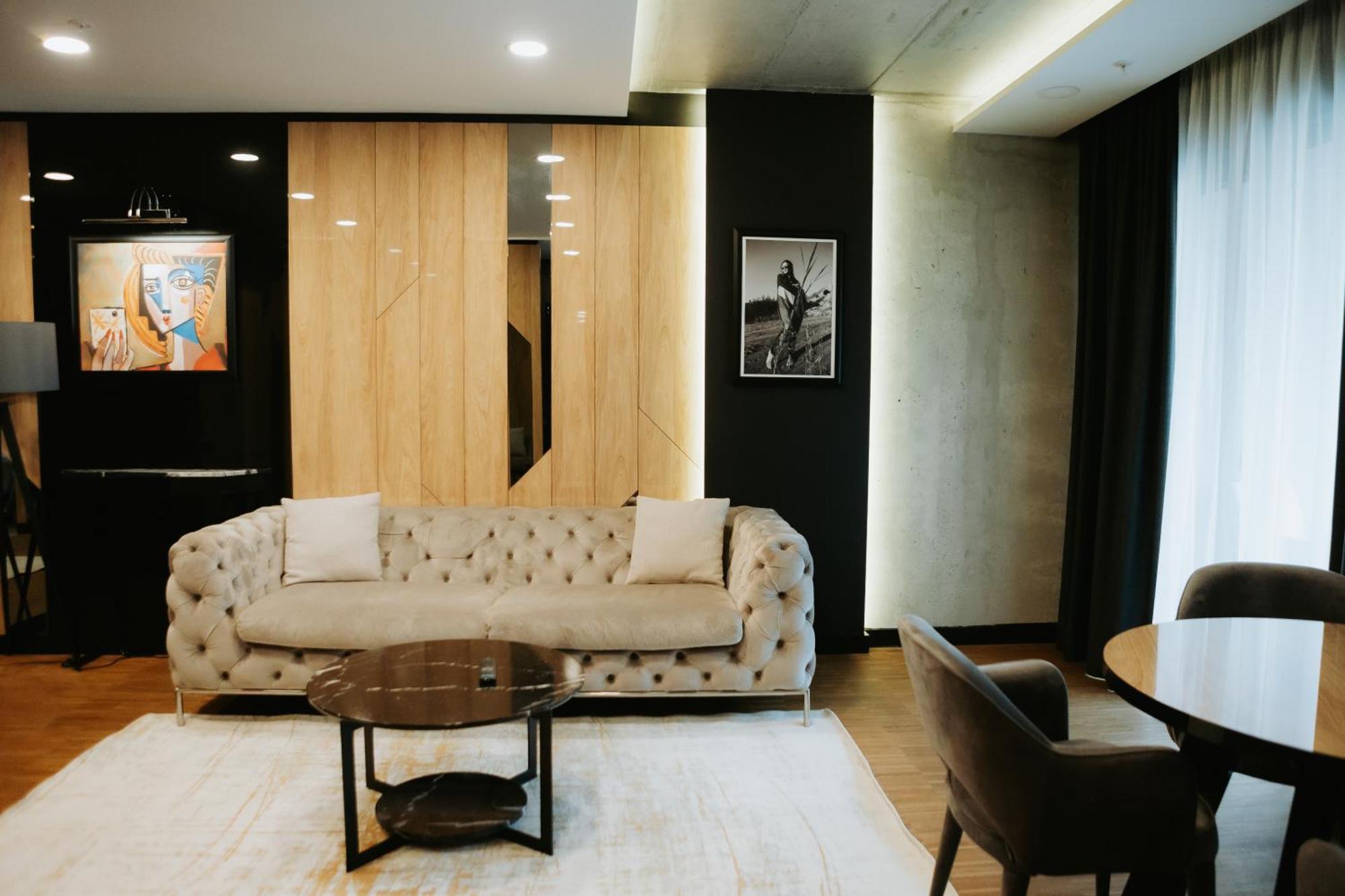 Hotel Platinia クルージュ＝ナポカ エクステリア 写真 The interior of the suite