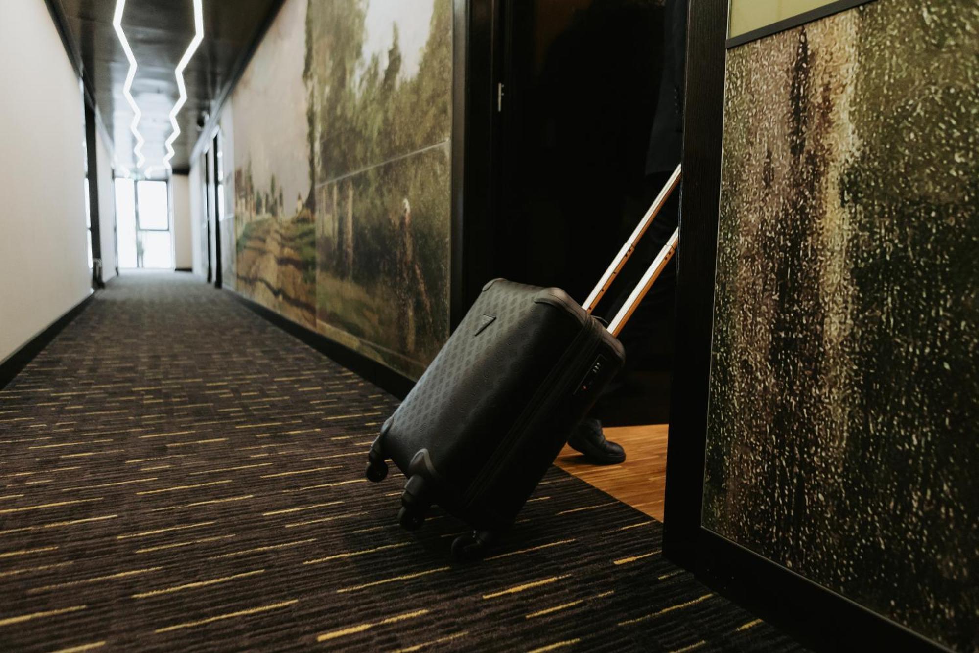 Hotel Platinia クルージュ＝ナポカ エクステリア 写真 A suitcase