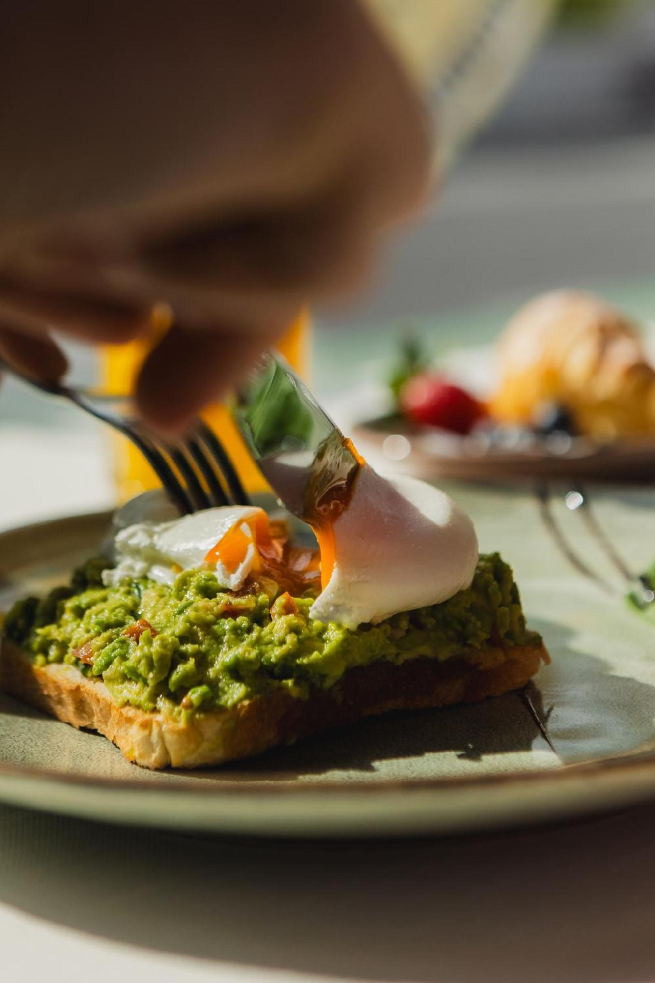 Hotel Platinia クルージュ＝ナポカ エクステリア 写真 Avocado and egg on toast