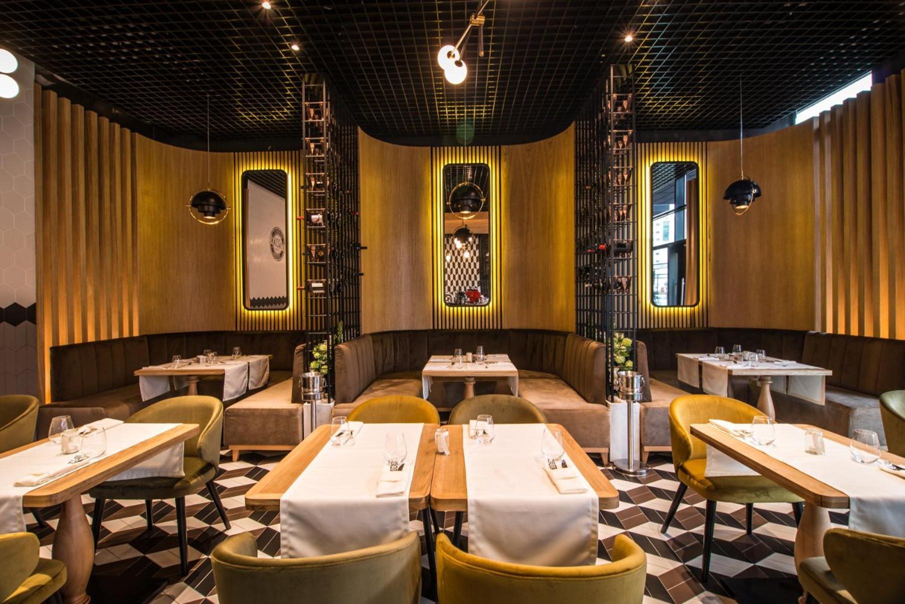 Hotel Platinia クルージュ＝ナポカ エクステリア 写真 Restaurant interior
