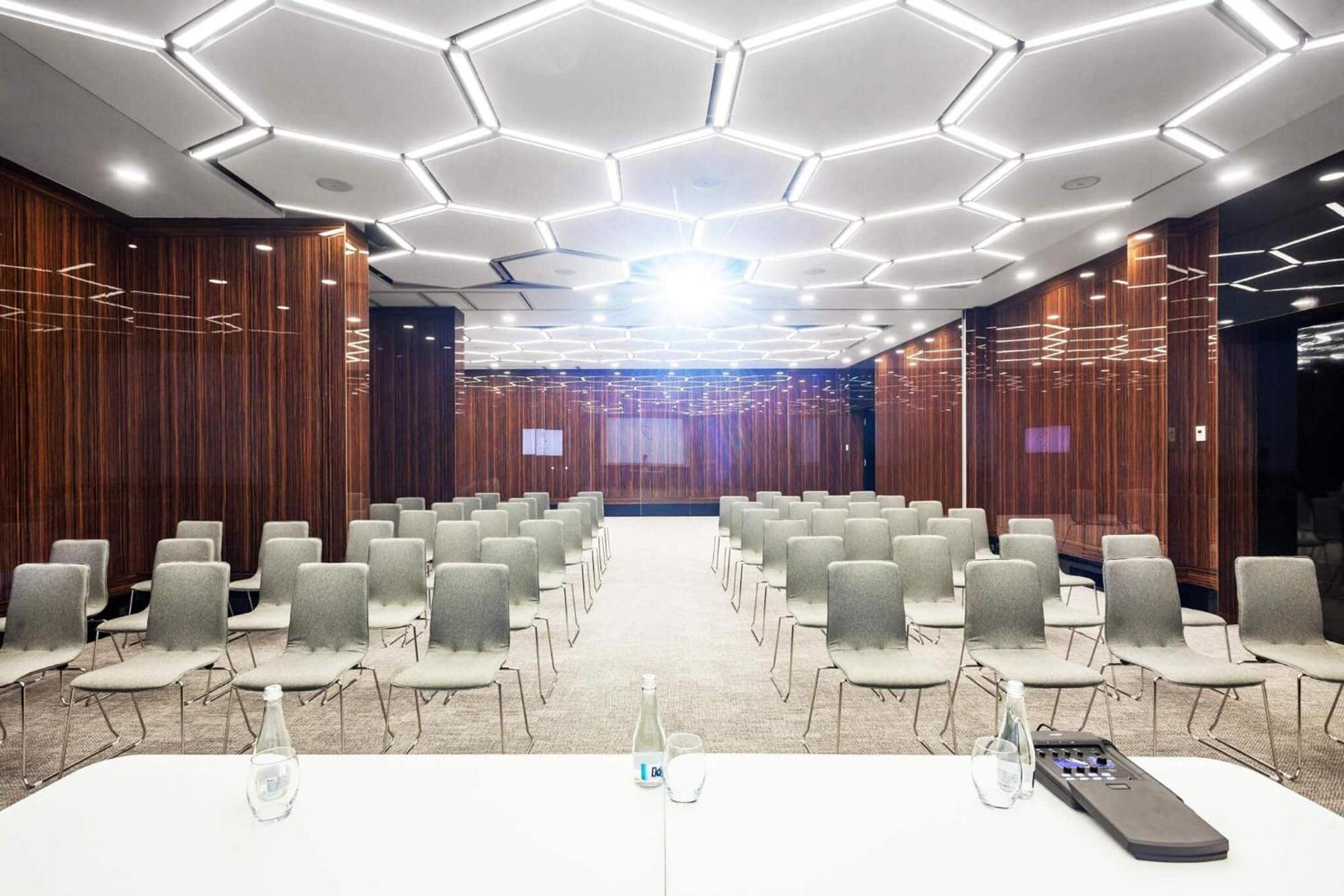 Hotel Platinia クルージュ＝ナポカ エクステリア 写真 The main conference room