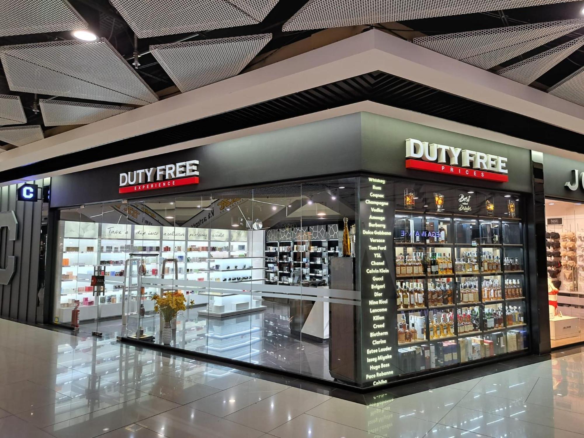 Hotel Platinia クルージュ＝ナポカ エクステリア 写真 Duty Free at the airport