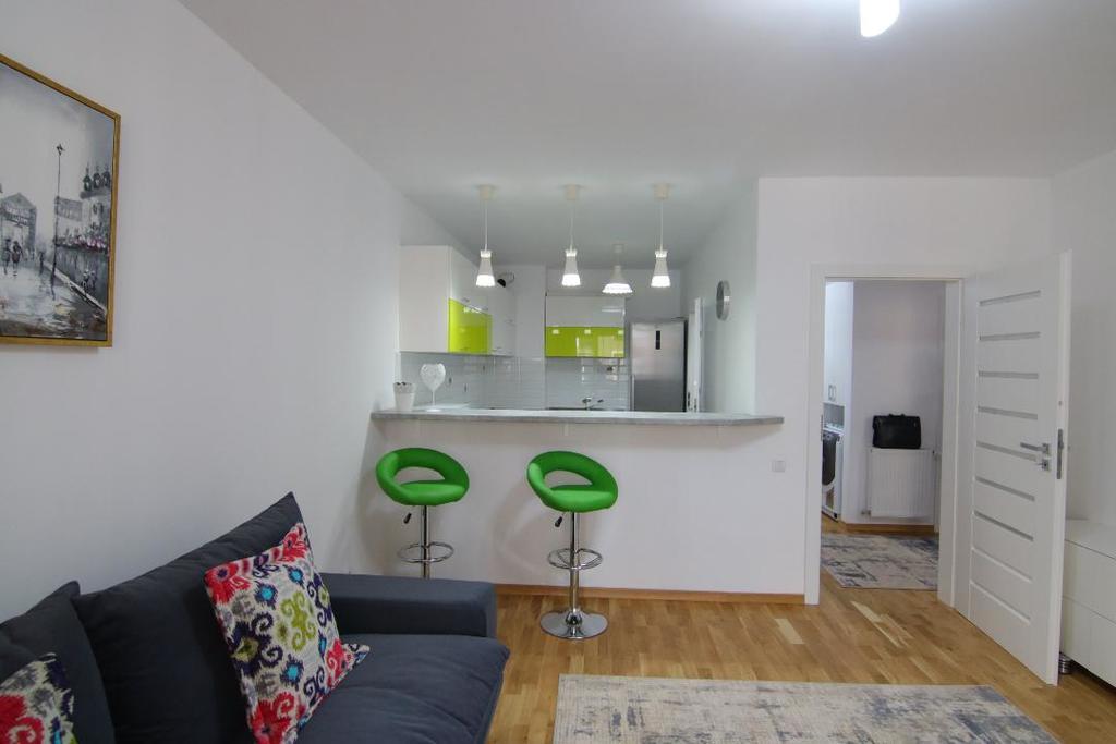 Hotel Platinia クルージュ＝ナポカ エクステリア 写真 A modern open plan kitchen