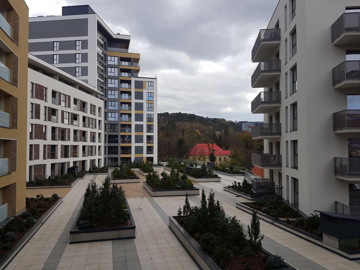 Hotel Platinia クルージュ＝ナポカ エクステリア 写真 Residential buildings in the village