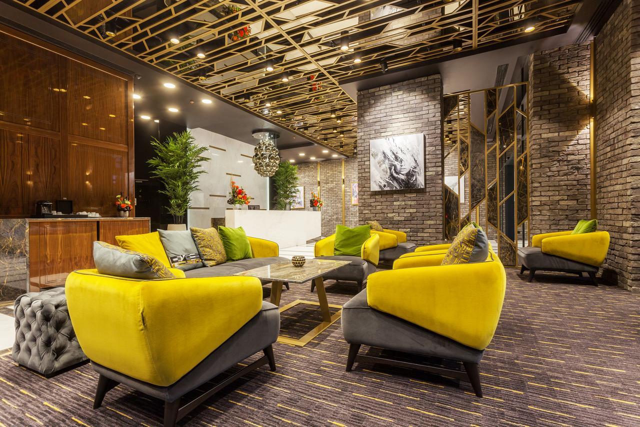 Hotel Platinia クルージュ＝ナポカ エクステリア 写真 The lounge at the airport